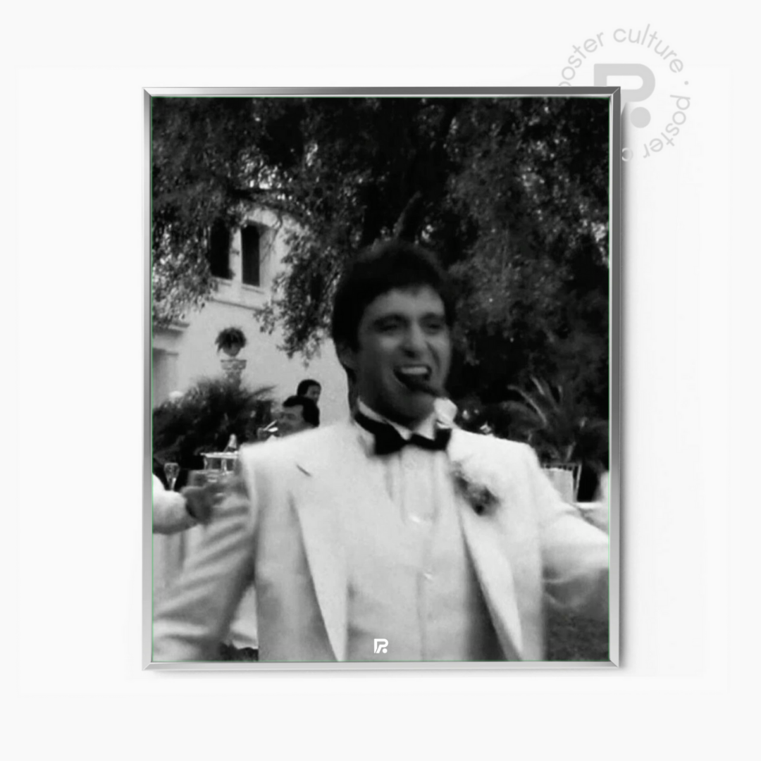 Scarface – Tony Montana en traje blanco, poder y exceso